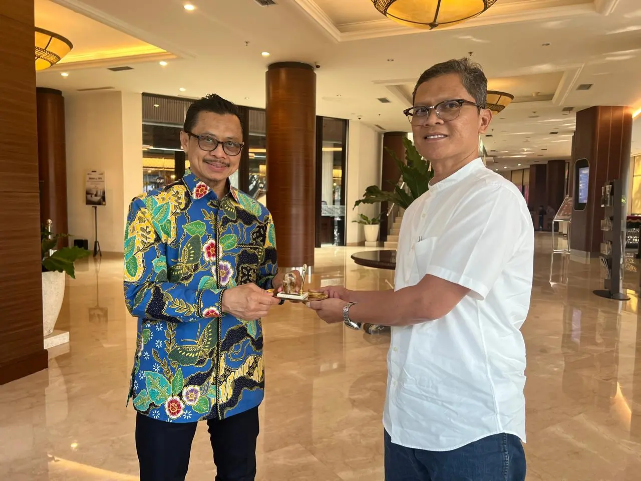 Mr. Umbul Narmadi, Director of PT. Dimulti Pilar Narmadi and Ustadz H. Muhammad Syamsi Ali, LC., M.A., Ph.D. Founder of Nusantara Foundation taking a picture together after signing MOU